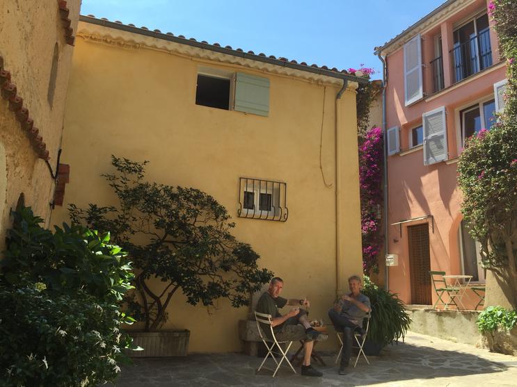 Hus set fra Place Pouverin